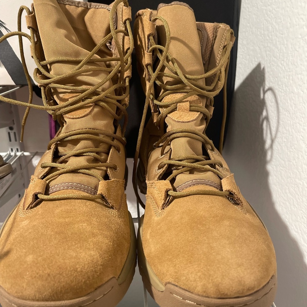 Men’s Nike Hiking Boots Size 12